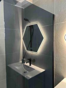 Mineral Stone- T2 Standing