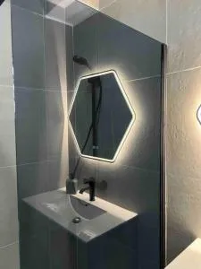 Mineral Stone- T2 Standing - Bourda