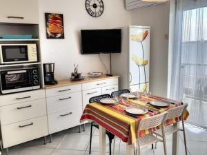 Appartement lumineux 26m², climatisé, proche des Thermes - FR-1-503-93