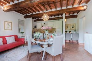 Donato Farmhouse Apartment with shared Pool