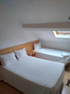 Attic Economy Twin Room room in Internacional