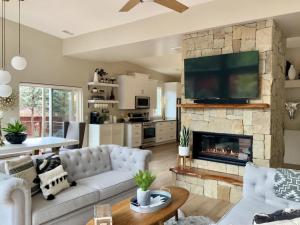 TOP 1 Percent Home! Hideaway w Heavenly Mountain views