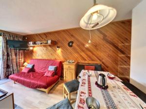 Studio confortable, skis aux pieds, balcon, accès piscine chauffée - FR-1-267-242