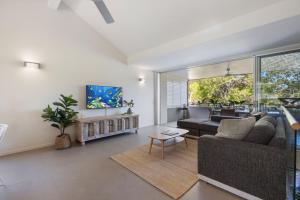 Noosa gem! Walking distance to cafes - shops - Sunshine Beach and dog Beach