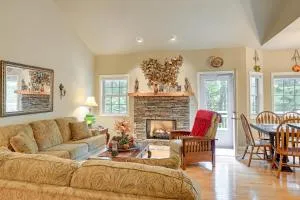 Peaceful Franklin Mountain Retreat with Deck - Otto