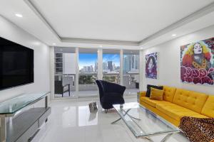 Funkin Fabulous! Water & City Views! 4BR