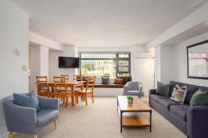 1BR in Carleton Lodge, Unbeatable Mountain Base Location, Ski In, Ski Out, Free Parking