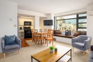 1BR in Carleton Lodge, Unbeatable Mountain Base Location, Ski In, Ski Out, Free Parking