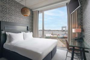 Queen Guest Room with River View room in DoubleTree by Hilton Hotel Amsterdam - NDSM Wharf