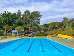 Chalé em frente ao lago com lazer completo Itu SP - 阿帕雷西达
