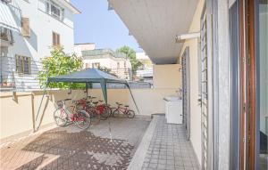 3 Bedroom Cozy Apartment In Pescara