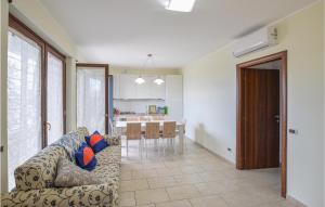 3 Bedroom Cozy Apartment In Pescara