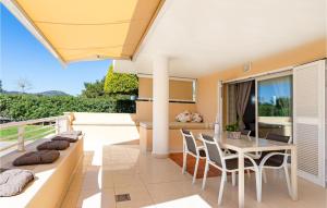 2 Bedroom Cozy Apartment In Cala Bona