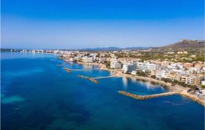 2 Bedroom Cozy Apartment In Cala Bona