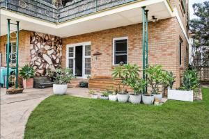 Beach Pad close to Airport and Iconic Kirra Beach