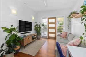 Beach Pad close to Airport and Iconic Kirra Beach
