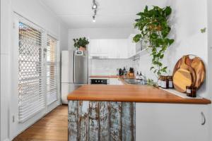 Beach Pad close to Airport and Iconic Kirra Beach