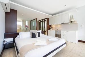 Luxury Resort Studio with Pool - Footsteps to Beach