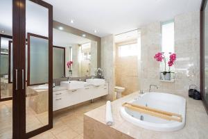 Luxury Resort Studio with Pool - Footsteps to Beach