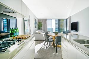 Broadbeach Exclusive - Sky High Luxury at Oracle