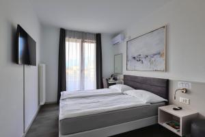 Economy Double Room with Balcony room in Hotel Luna Garni