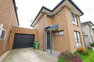 Fawkner Modern 3BR House Netflix WiFi Parking - Epping