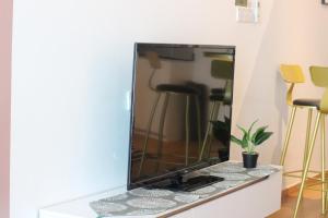 SUMMER SUITES APARTMENT-The Summer Shopping Mall