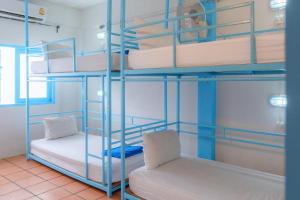 Giường Trong Phòng Ngủ Tập Thể Nữ 6 Giường (Bed in 6-Bed Female Dormitory Room)