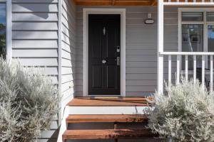 Derwent River Cottage - Tranquil Waterfront Living