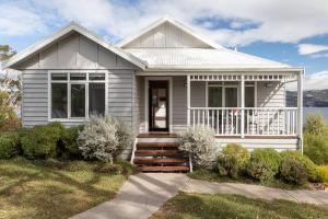 Derwent River Cottage - Tranquil Waterfront Living