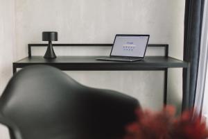 Квартира з панорамними вікнами на озеро