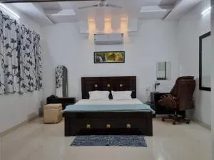 Leela Homestay Jabalpur - Lily - 2 BHK Luxury appartment - Guwārighāt