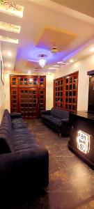 Bhagyashree Guest House 2 KM to Vishwanath Temple, Ganga Ghat Parking Available