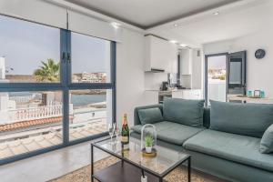 TORREÓN FRENTE AL MAR