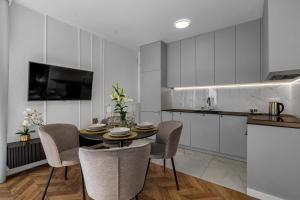 Kasprzaka 29A Business Apartments N1 - Parking, Balcony, Targi Expo - by Rentujemy