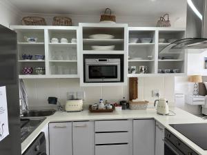 Umdloti Holiday Resort Apartment 514 - Amazing Breaker & Ocean Views