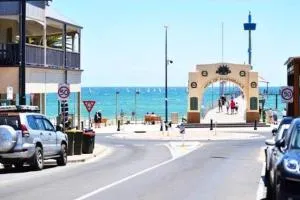 Seaside Villa Steps to Beach, Cafes, Boutiques - Brighton