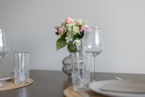 Wojciechowskiego Apartment with Parking by Noclegi Renters