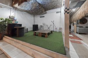 RedDoorz near Terminal Pasir Hayam Cianjur