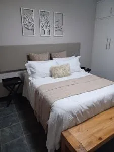 11 Debonair Self Catering Apartment - Homevale