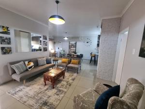 11 Debonair Self Catering Apartment