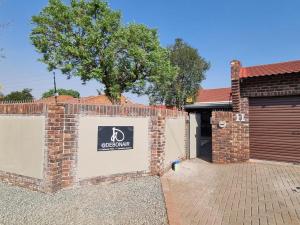 11 Debonair Self Catering Apartment