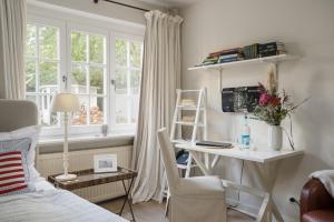 Queen Room room in von Deska Townhouses - Ivy House