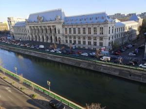 Mozzafiato by the River Studio