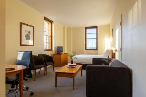 Deluxe King Room with Harbour View room in Rydges Sydney Harbour (Formerly Holiday Inn Old Sydney)