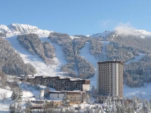 Charmant 3 pièces au pied des pistes, entièrement refait à neuf - FR-1-689-2