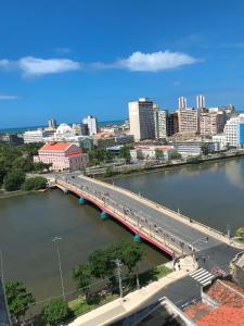 Aconchegante, ótima localização e vista para o mar