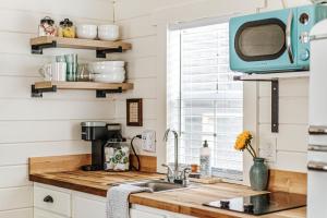 Downtown Tiny Home near Shenandoah National Park