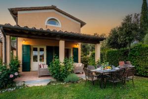 Cicale 3 Bedrooms Farmhouse with Shared Pool