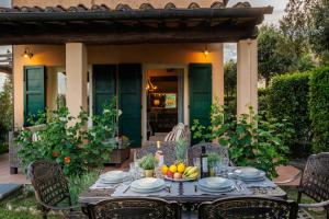 Cicale 3 Bedrooms Farmhouse with Shared Pool